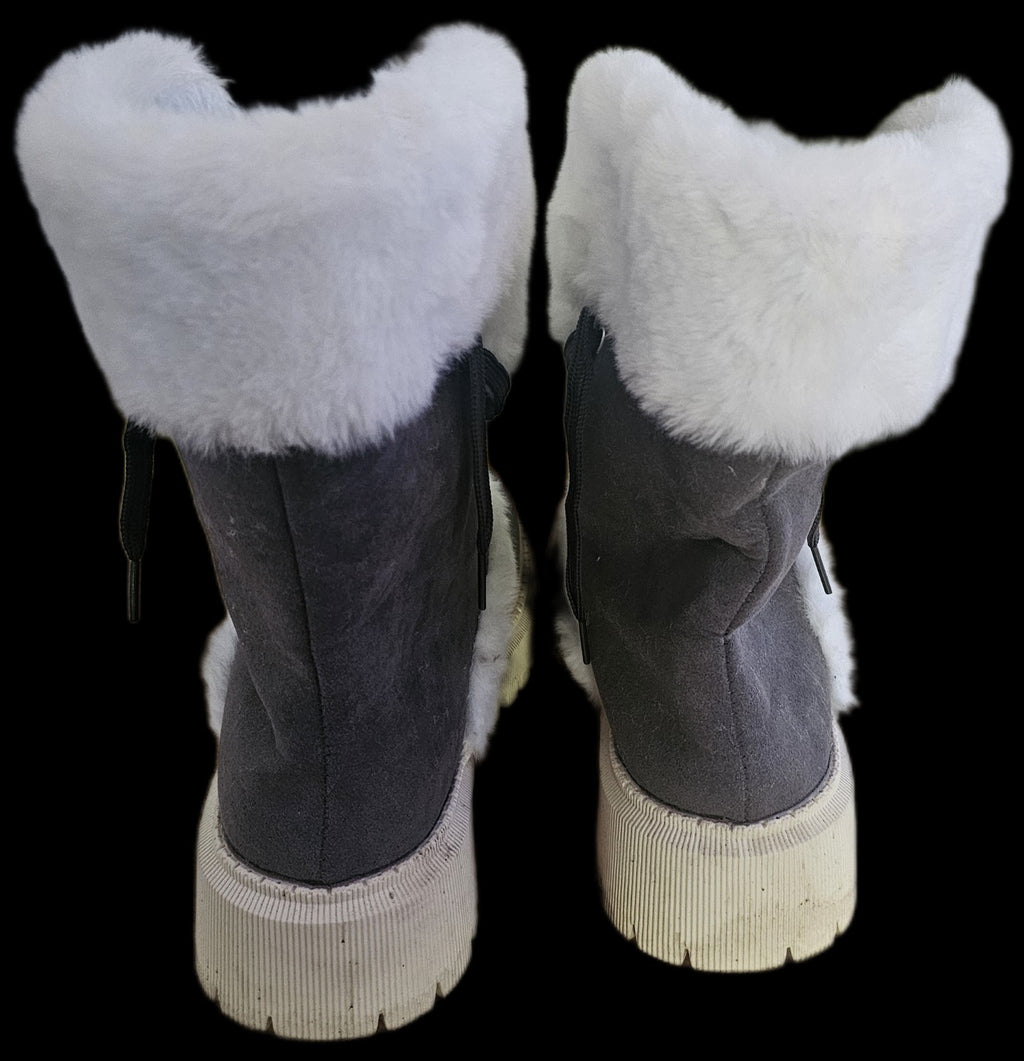 Unisex boots size 6 Platform soft and furry inside lace up