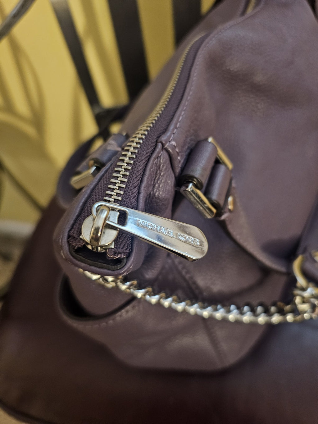 Purse Michael kors handbag used. Buy now holiday is coming
