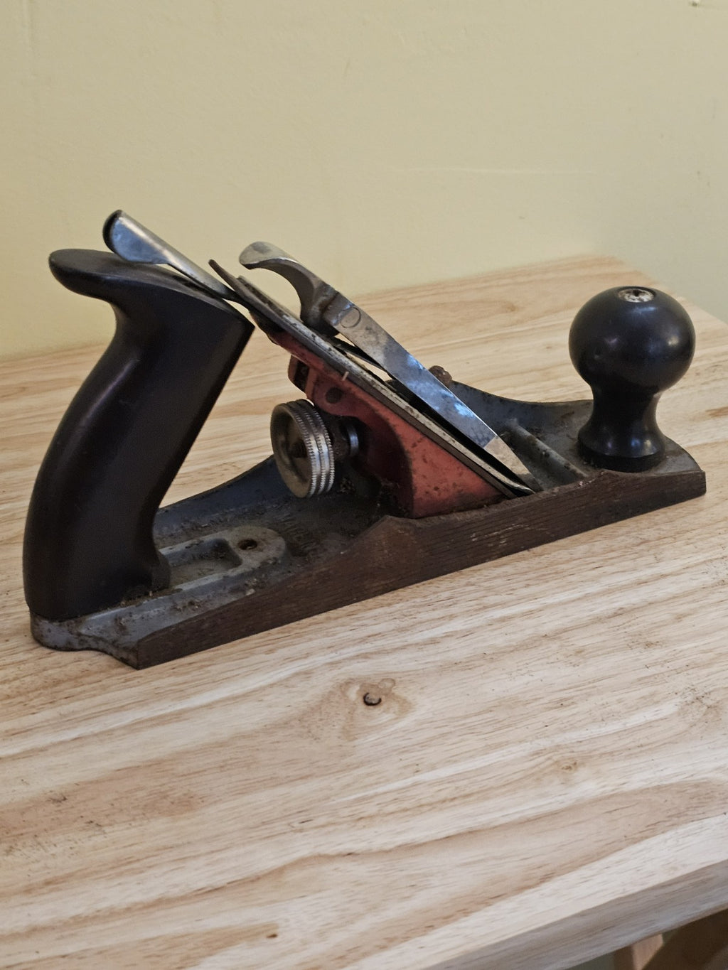 Vintage 9 inch Stanley Handyman Wood Plane Carpenter Hand Tool USA