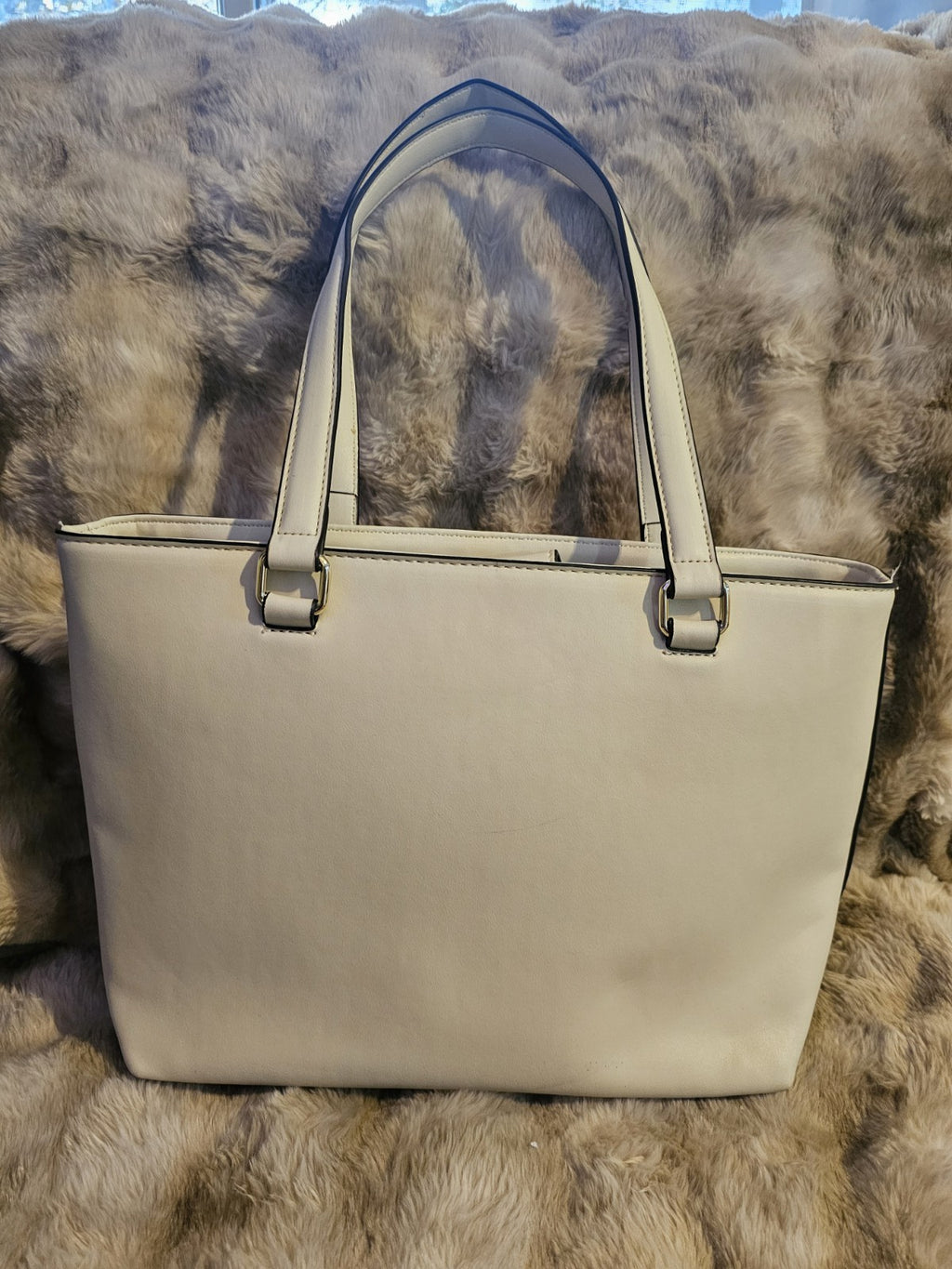 Purse Brand New Cream Color beautiful several compartments Anne Klein purse