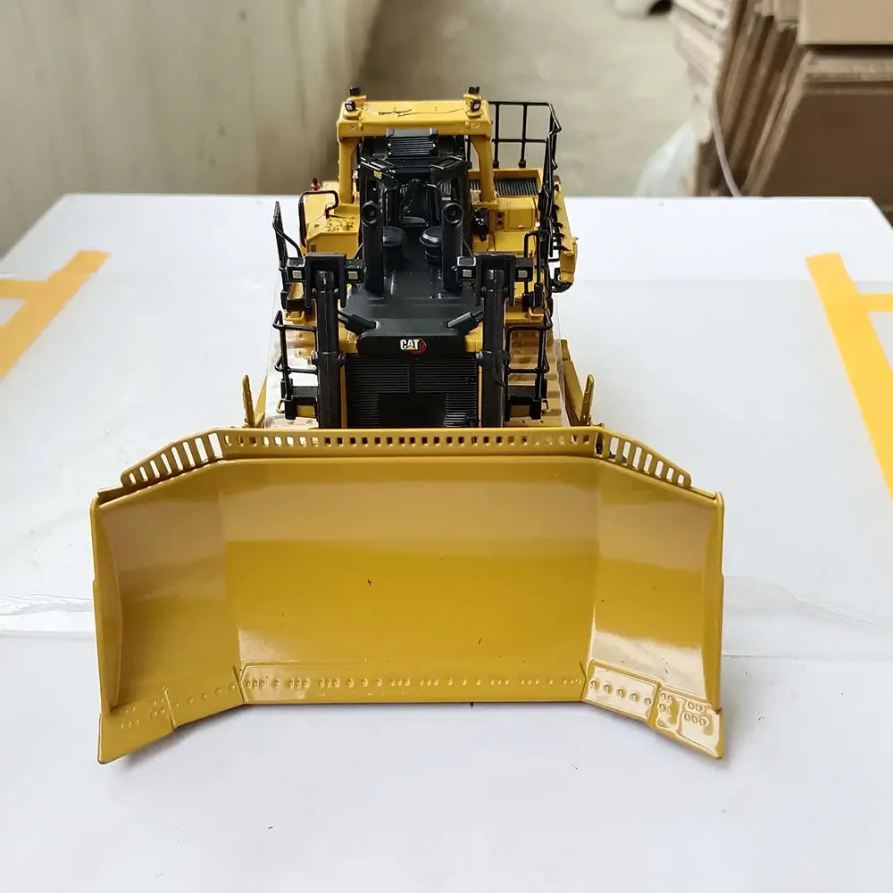 Cat D11T Bulldozer Model 1:50 Diecast Dozer