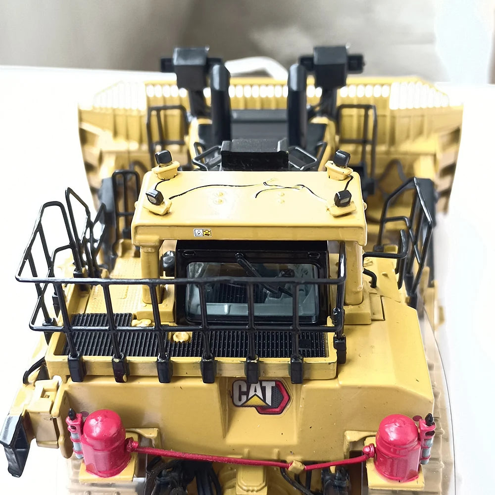Die-cast 1:50 Scale Cat D11t Dozer-tkn Design Bulldozer Simulation Alloy Engineering Vehicle Model 85604 Fan Collection Souvenir
