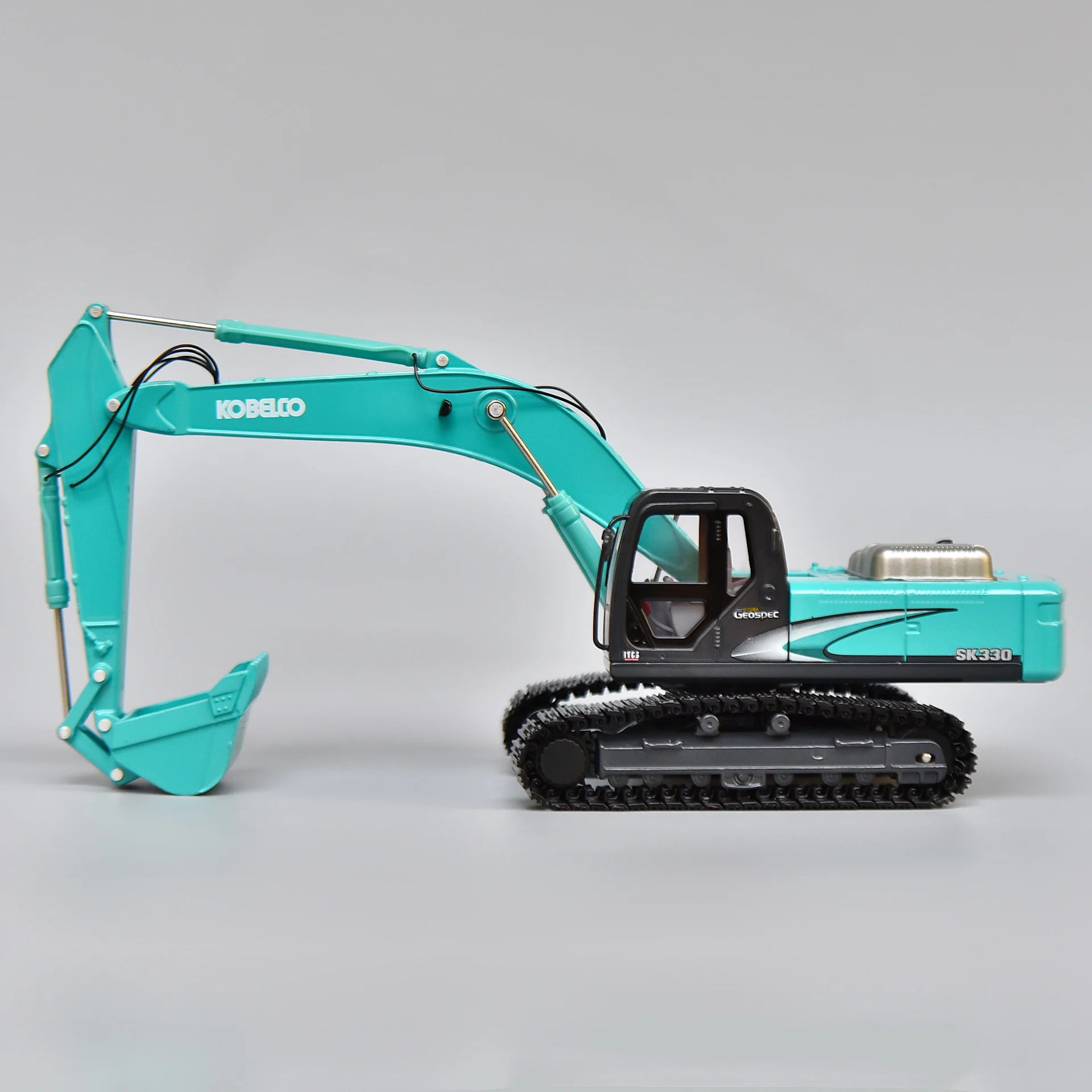 KOBELCO Original Factory Simulation of Shensteel SK330 Alloy Excavator Model with Super 8 Metal Decorative Ornaments 1/50