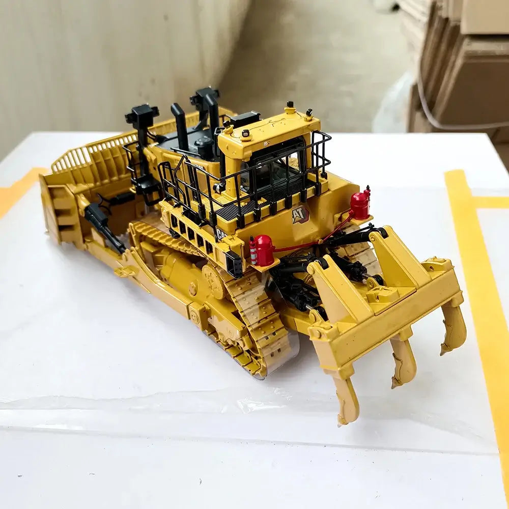 Cat D11T Bulldozer Model 1:50 Diecast Dozer