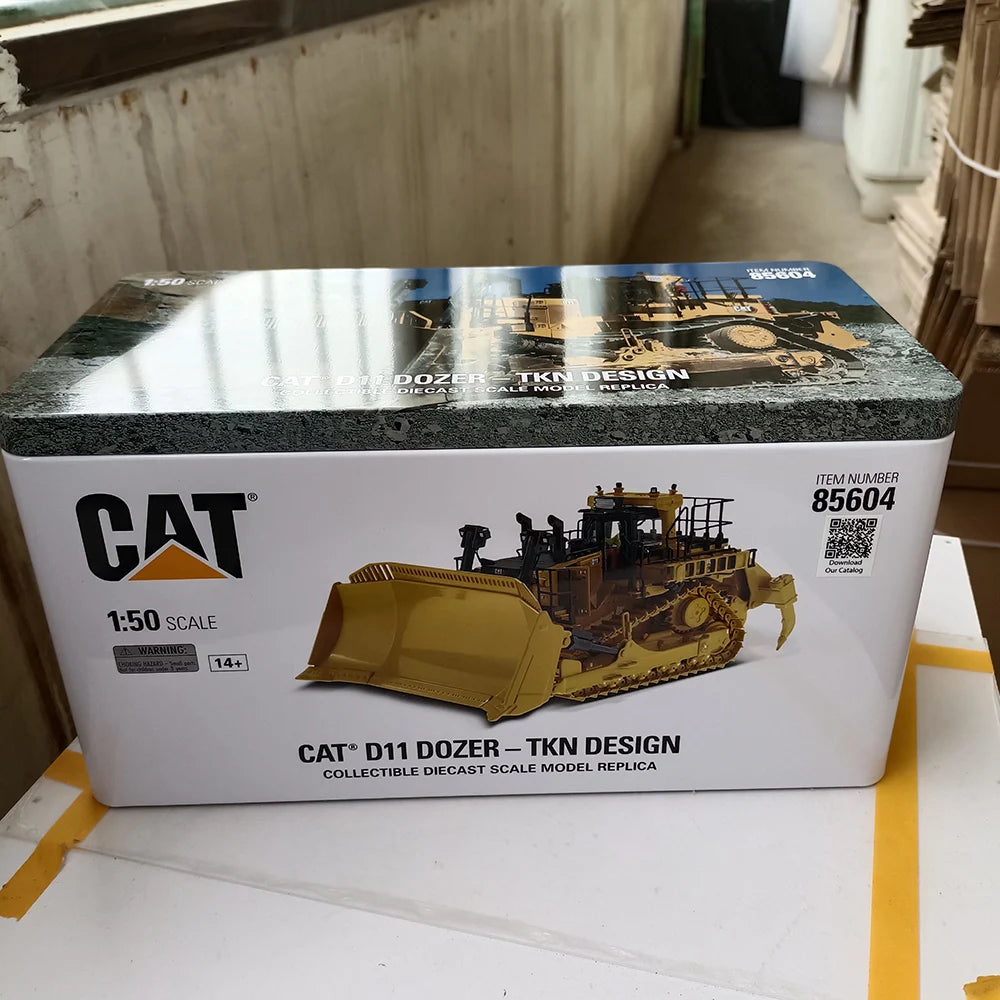 Die-cast 1:50 Scale Cat D11t Dozer-tkn Design Bulldozer Simulation Alloy Engineering Vehicle Model 85604 Fan Collection Souvenir