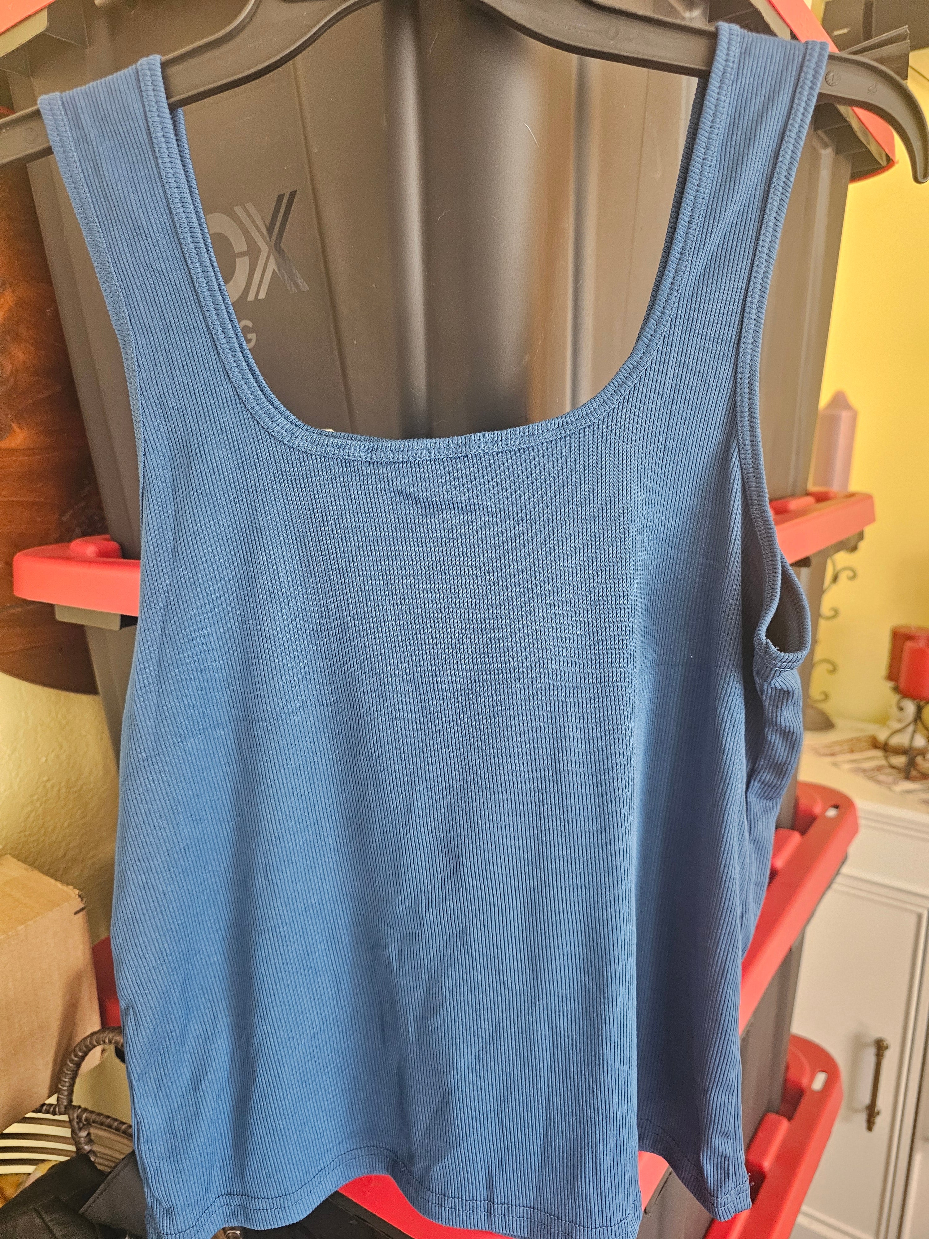 Sleeveless Camisole/Tank Top